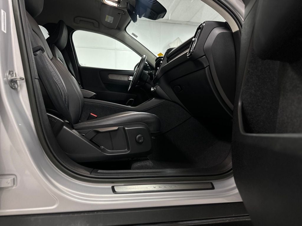 2024 Volvo XC40 B5 Core